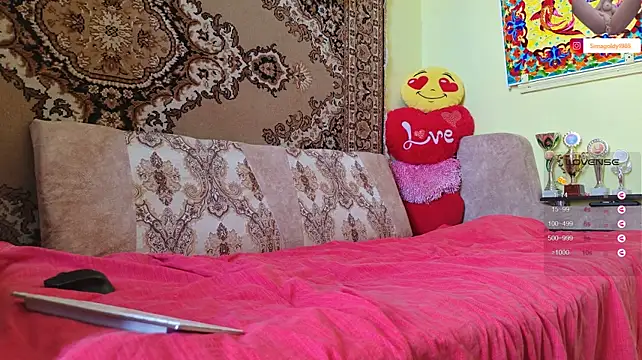 SimaGoldy live cam on StripChat