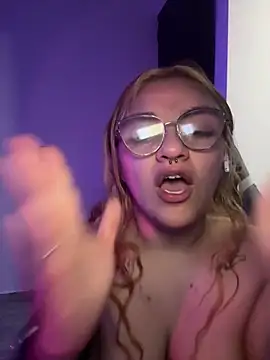 Sophia_Weest99 live cam on StripChat