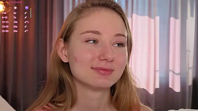 ElvinaRose live cam on StripChat