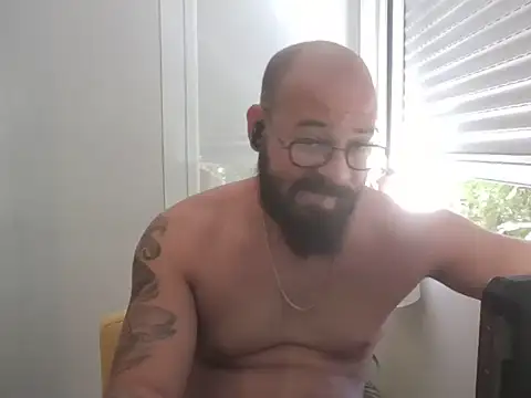 lachy2410 live cam on StripChat