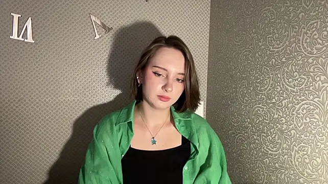 LovieClausing live cam on StripChat