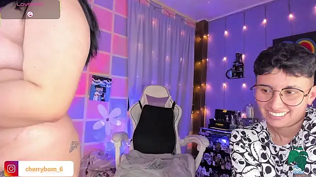 cherrybom_ live cam on StripChat