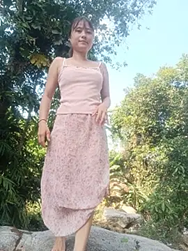 Linda-yiyi live cam on StripChat
