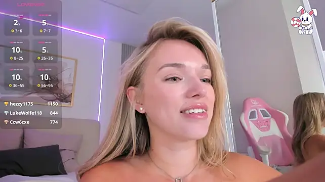 VirginChloe live cam on StripChat
