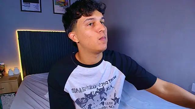 Leo_Savage_ webcam