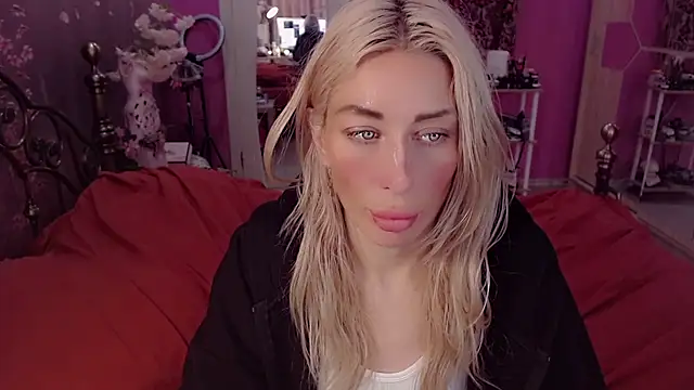 AnnieGOld_ webcam