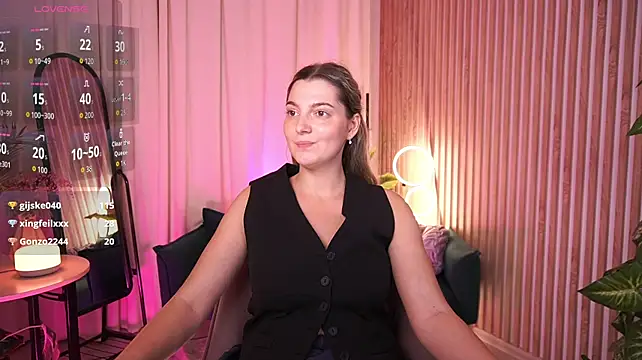 LucreciaStorm live cam on StripChat