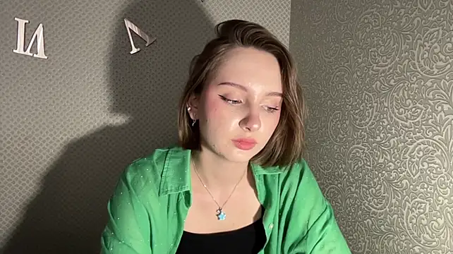 LovieClausing live cam on StripChat