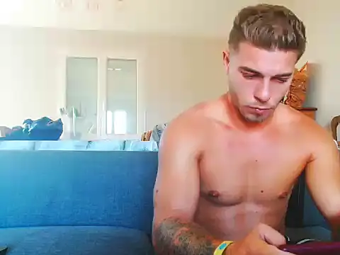 Elkafit28 live cam on StripChat
