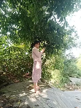 Linda-yiyi live cam on StripChat