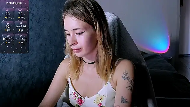 ZoyaMill live cam on StripChat