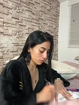 Lucyjoi live cam on StripChat