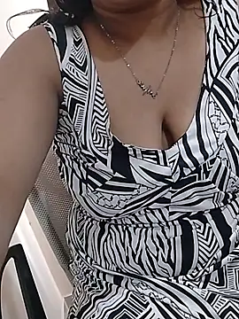 Ishika_011 live cam on StripChat