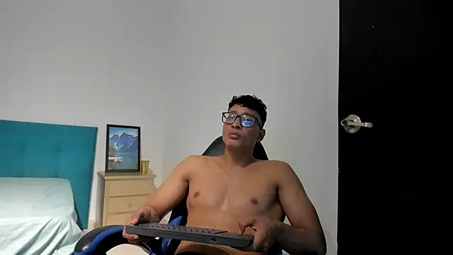chriss_jones1 live cam on StripChat