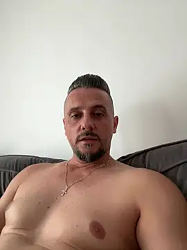 InsaneMattt live sex cam