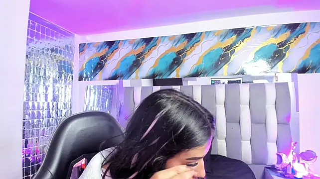 IsaDiiaz live cam on StripChat