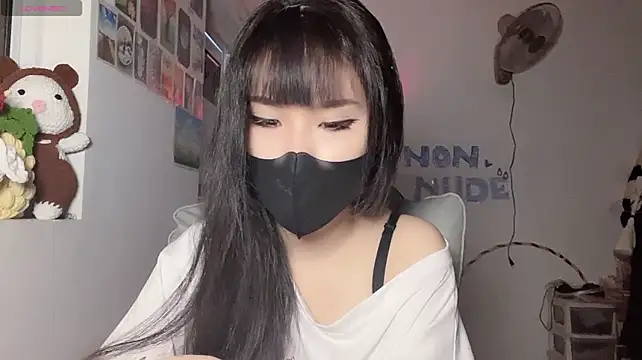 Tieu-May live cam on StripChat