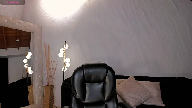 KayraLanne live cam on StripChat