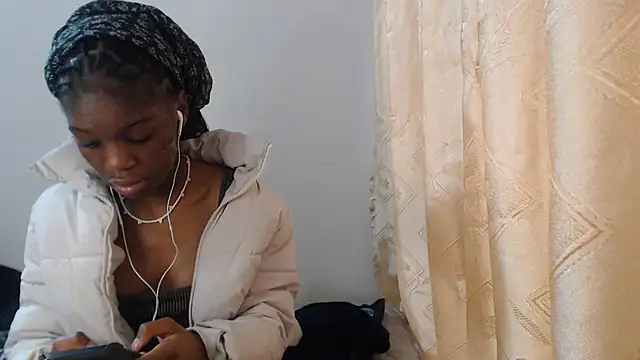 PetiteBarbie_05 live cam on StripChat