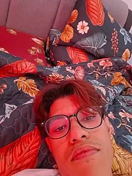 sizehood (M twink) - Make me horny and remove shirt