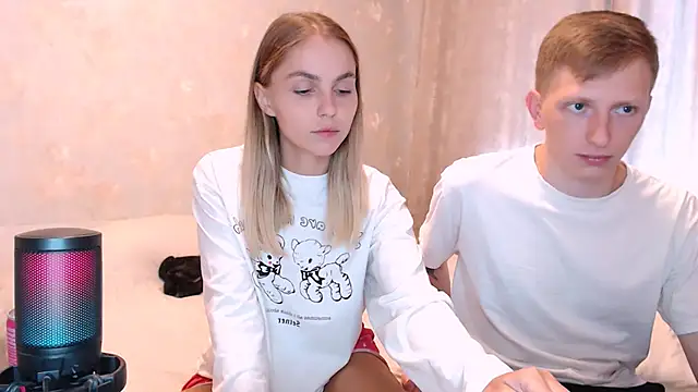 juliaanddima live cam on StripChat