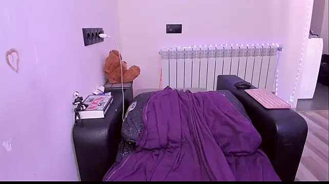 Lyricca live cam on StripChat