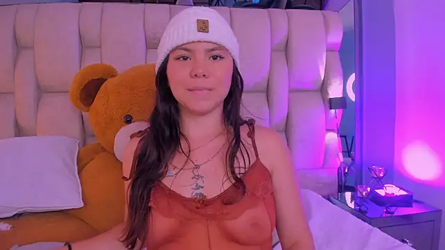 EvaWild5 live cam on StripChat