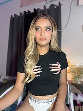 MajesticKitana live cam on StripChat