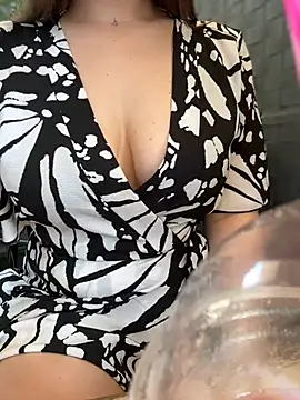 crazytori (F young) - Take off bra in cafe LT🎁