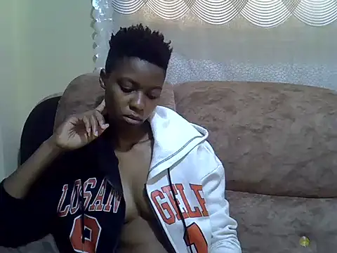 prettyy_joy live cam on StripChat