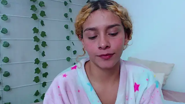 sarabubbie (Ask my age) - Get naked