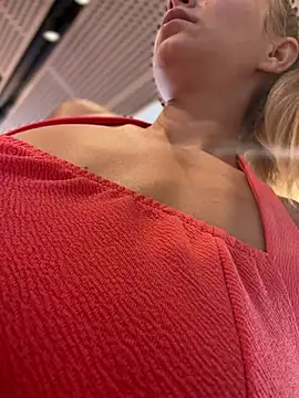 AnastasiaAniess live cam on StripChat
