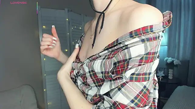 LianneBynon live cam on StripChat