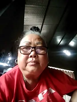 YourMomy- live cam on StripChat