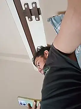 Realcumshow live cam on StripChat