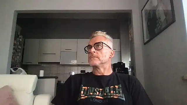 Axl_hot live cam on StripChat