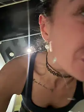 AriannaCruise live cam on StripChat