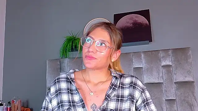 LiaaMoretti__ live cam on StripChat