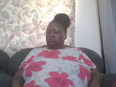 fat_ebonyqueen live cam on StripChat