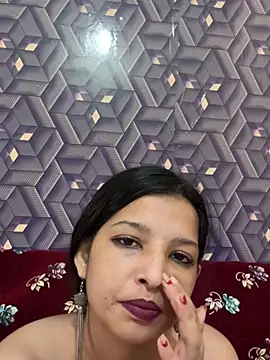 Queen_Rosyy live cam on StripChat