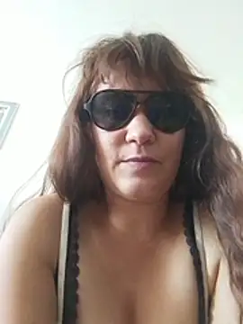 Maggie38 live cam on StripChat