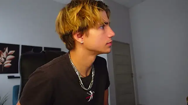 denis_wu (M twink) - IM JUST STARTING SHOW LOVE!!!!!:))))