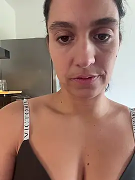 LaPetiteKim live sex cam