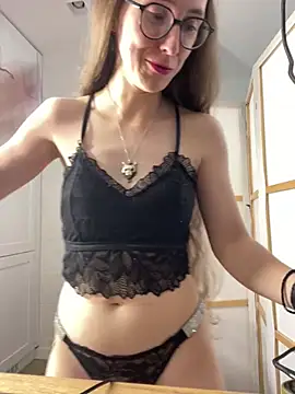 MartiniiSelenna live cam on StripChat