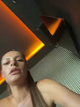 sweetchery999999 live cam on StripChat