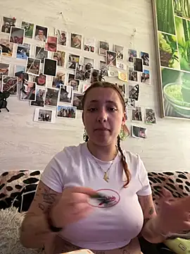 Hawitxui live cam on StripChat