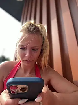 AnastasiaAniess live cam on StripChat