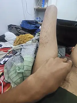 Dubaiguy2 live cam on StripChat