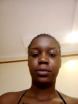 LovelyQueenR live cam on StripChat
