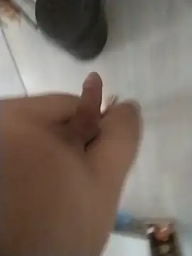 gtunderr (Ask my age) - Feel free to send nudes